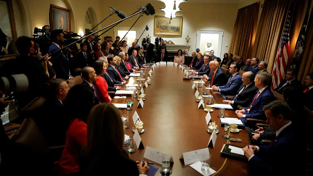 2025-02-26T233243Z-1460954501-RC2H2DAR3NGH-RTRMADP-3-USA-TRUMP