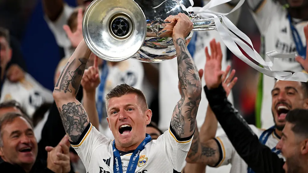 Toni-Kroos-sammelt-auch-nach-seiner-Karriere-noch-Auszeichnungen