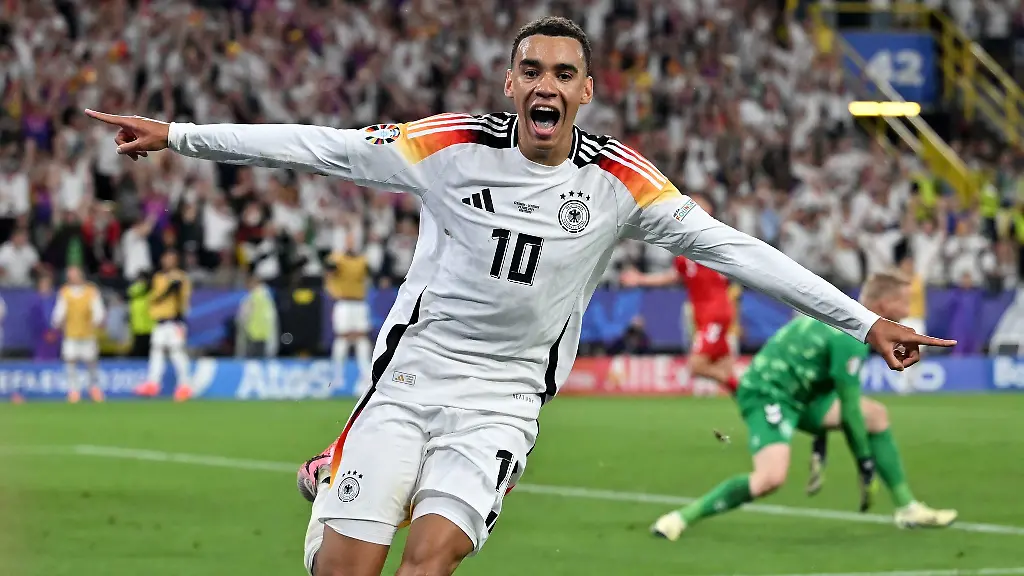 Jamal-Musiala-jubelt-nach-seinem-Tor-zum-2-0