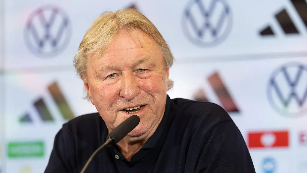 Springt-zum-zweiten-Mal-bei-den-DFB-Frauen-ein-Horst-Hrubesch