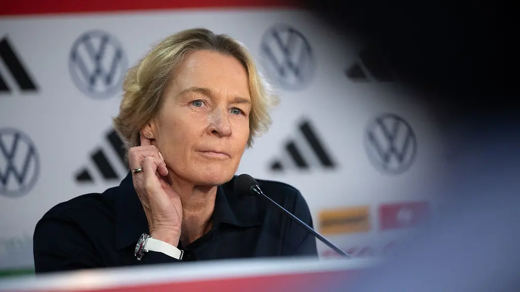 Bundestrainerin-Martina-Voss-Tecklenburg-faellt-fuer-die-naechsten-beiden-Laenderspiele-erkrankt-aus
