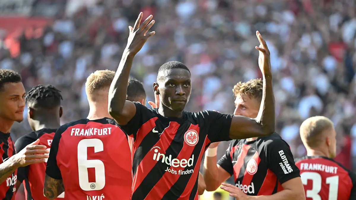 Frankfurts-Randal-Kolo-Muani-war-mit-seinem-Treffer-der-Matchwinner-im-Hessen-Derby
