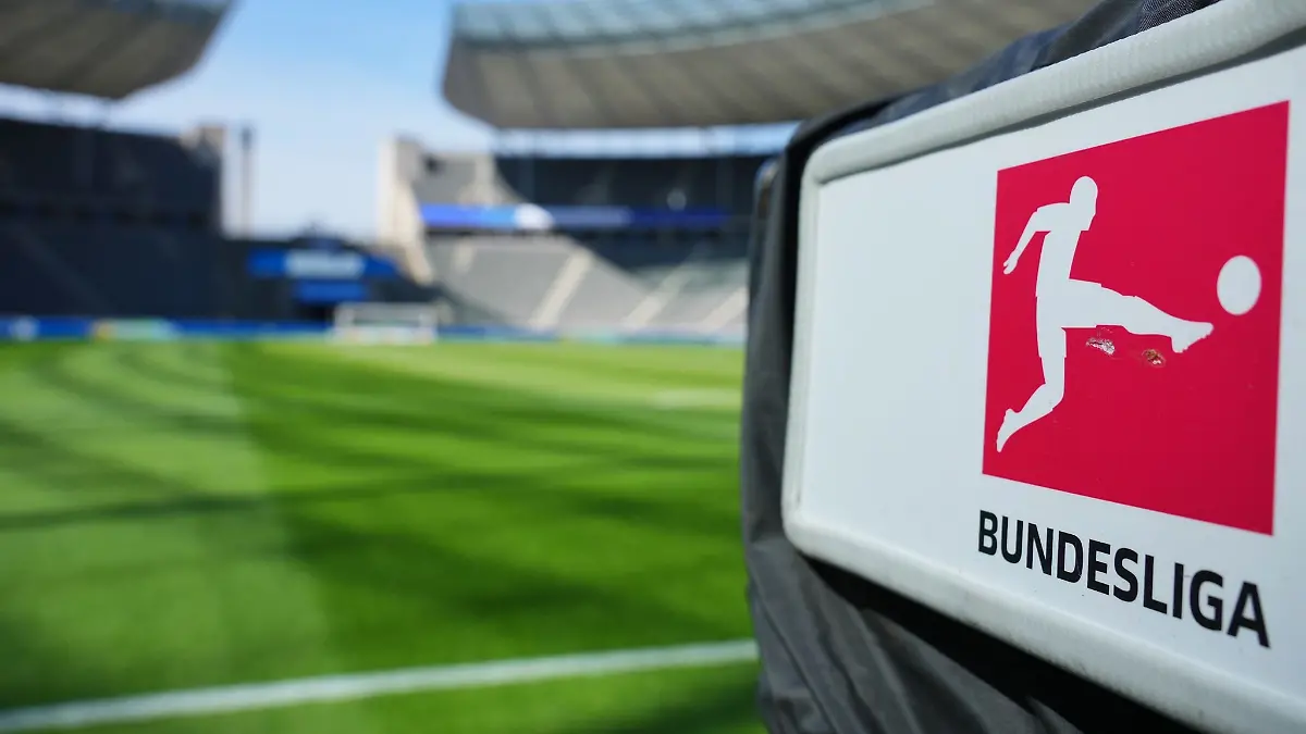 Fussball-im-TV-wird-fuer-die-Fans-immer-teurer