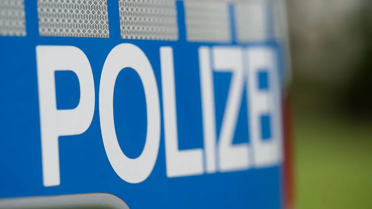 Ein-Einsatzfahrzeug-der-Polizei