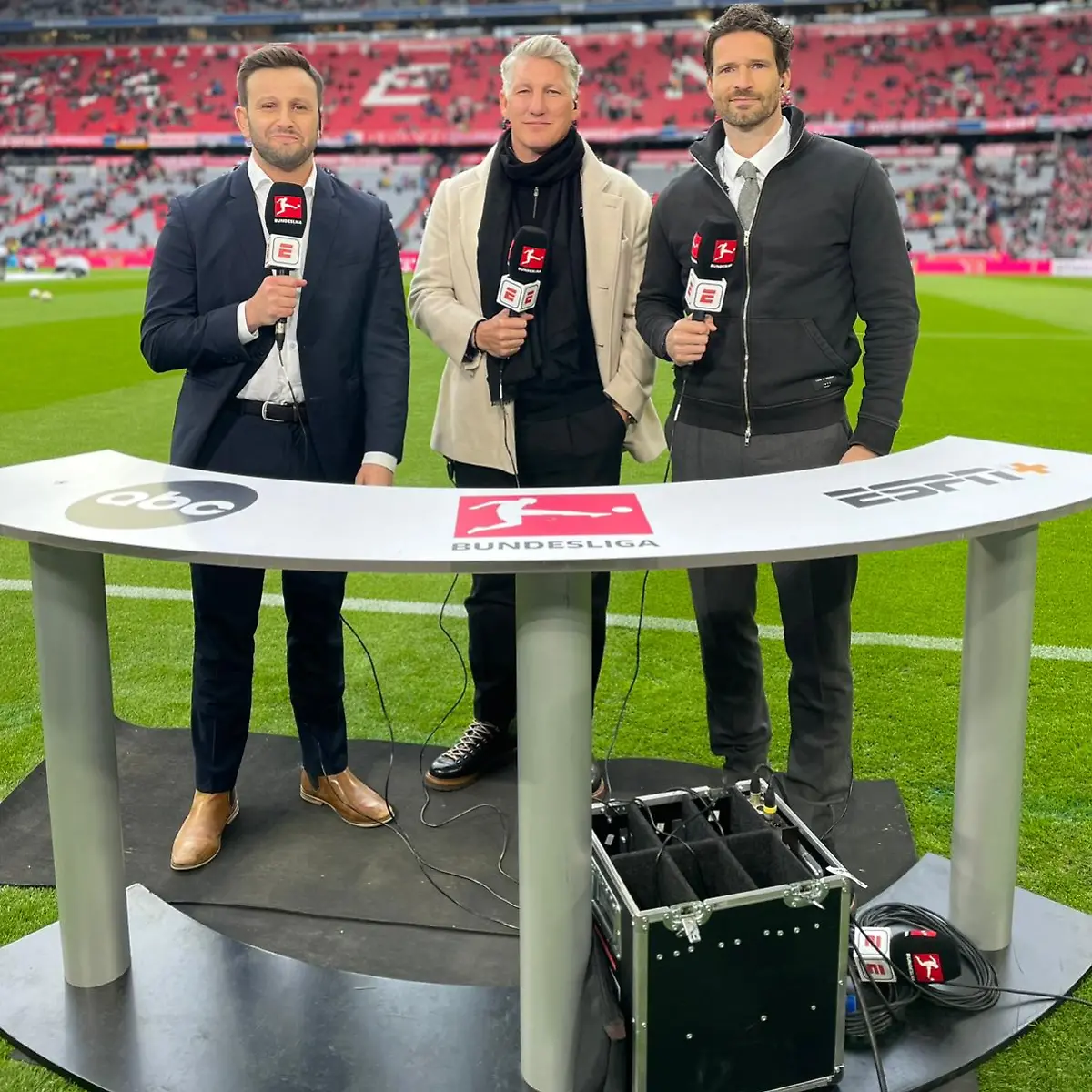 Archie-Rhind-Tutt-l-mit-Bastian-Schweinsteiger-und-Arne-Friedrich