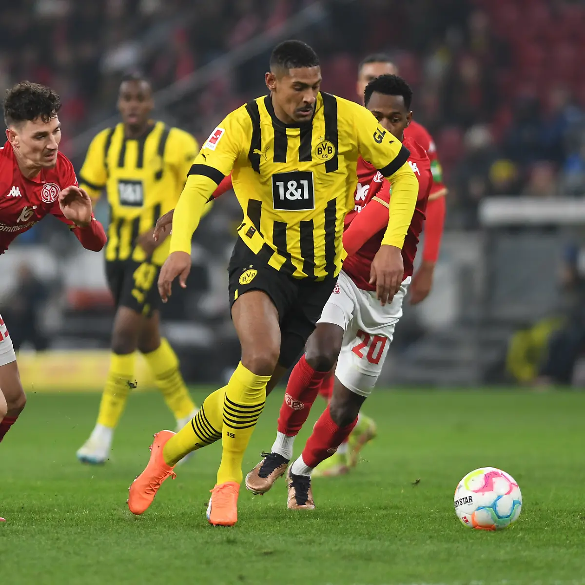 Sebastien-Haller-kam-wie-schon-gegen-Augsburg-in-der-zweiten-Halbzeit-ins-Spiel-und-lieferte-die-Vorlage-fuer-Reynas-Siegtor