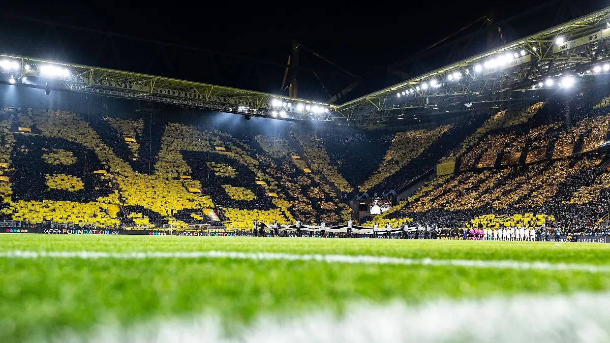 Blick-auf-die-Tribuene