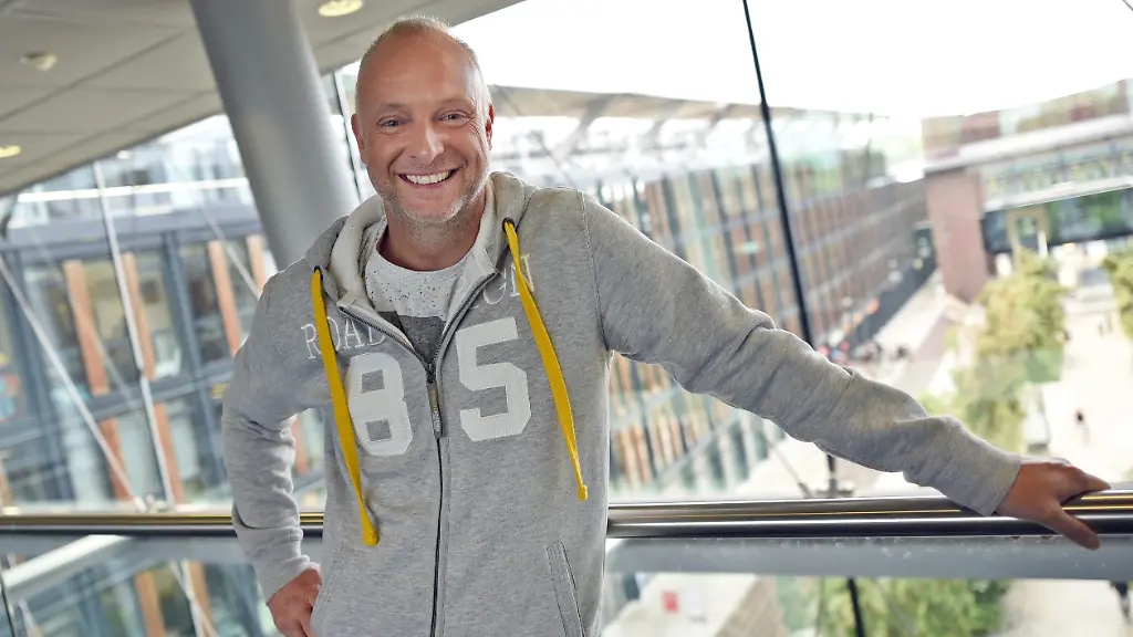 91325772