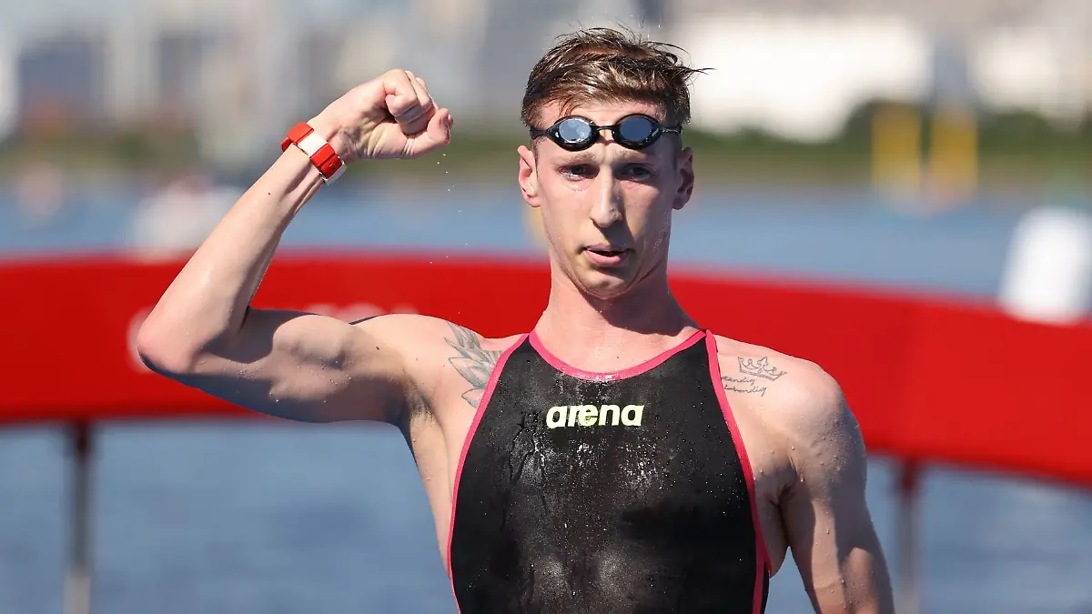 Schwimmer-Florian-Wellbrock-jubelt-bei-Olympia-in-Japan-2021-ueber-Gold