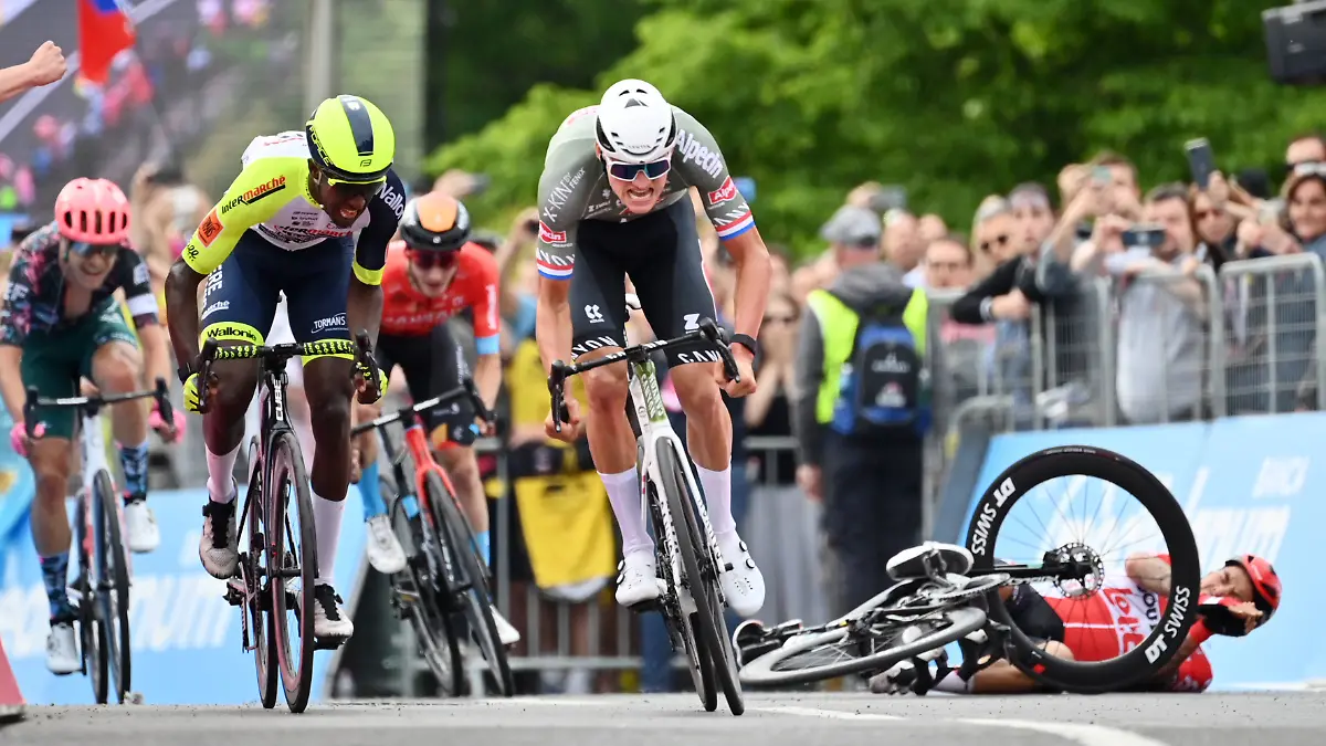Mathieu-van-der-Poel-gewann-das-erste-Rennen-des-Giro-d-Italia