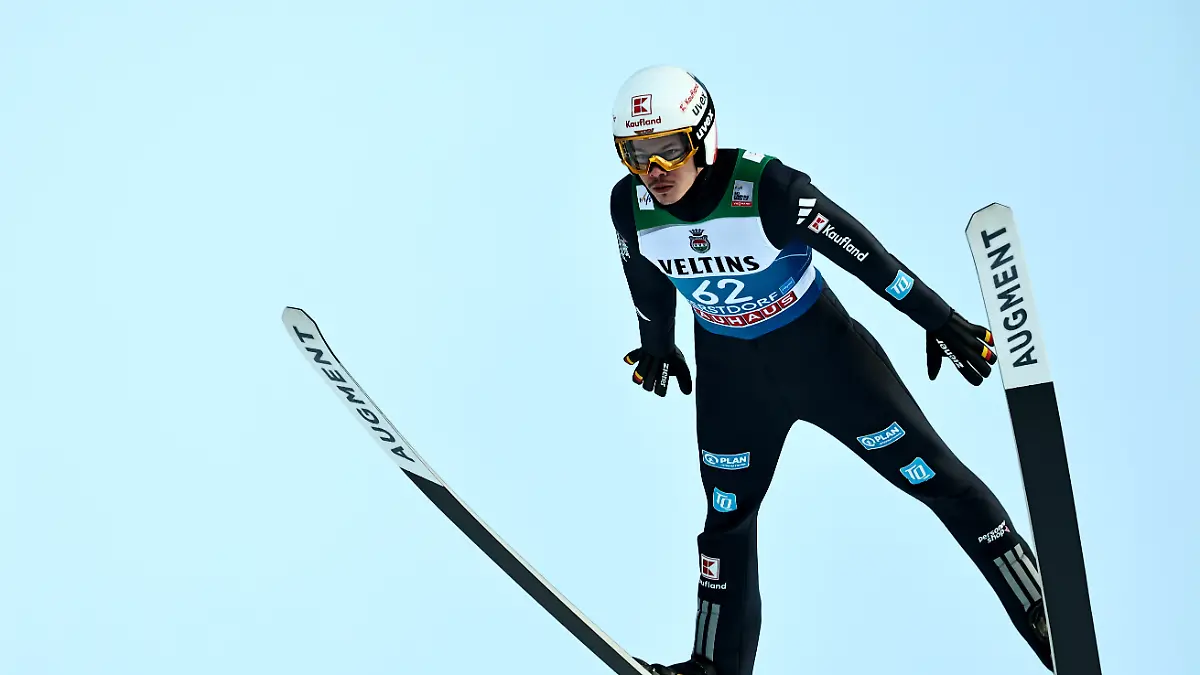 Skispringen-Vierschanzentournee-Weltcup-Grossschanze-Maenner-Training-Philipp-Raimund-Deutschland-in-AKtion