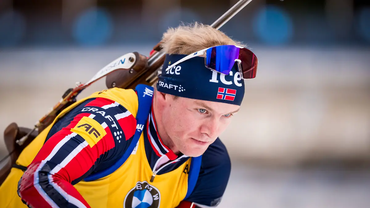 Biathlon-World-Cup-men-s-12-5km-pursuit-race-20-December-2025-Le-Grand-Bornand-France-Johan-Olav-Botn-of-Norway
