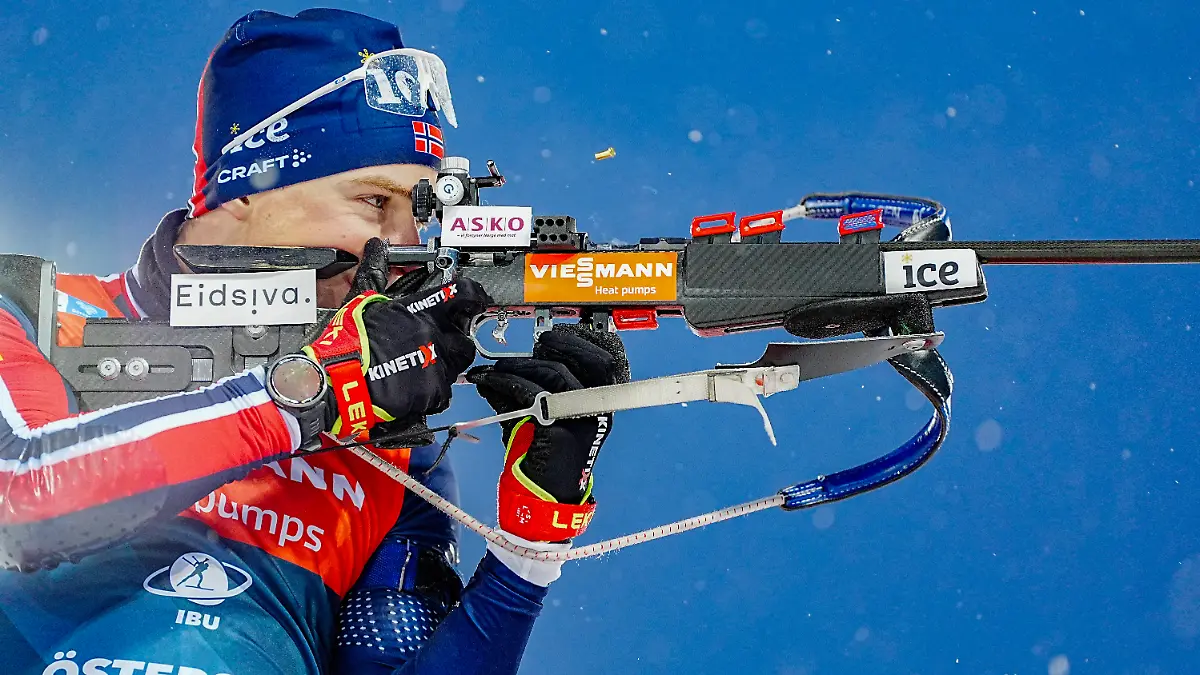 OeSTERSUND-SWEDEN-20251207-Norway-s-Isak-Leknes-Frey-at-the-start-line-for-the-men-s-12-5-km-pursuit-start-at-the-Biathlon-World-Cup-at-Oestersund-Ski-Stadium-in-Oestersund-Sweden-7-December-2025