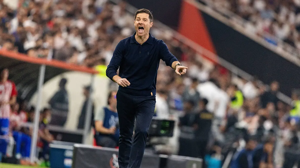Xabi-Alonso-seen-during-Spanish-Supercup-Semifinal-game-between-Club-Atletico-de-Madrid-and-Real-Madrid-Maciej-Rogowski-Ball-Raw-Images-Jeddah-King-Abdullah-Sports-City-Saudi-Arabia-Copyright-xMaciejxRogowskix-ROG-ATMvsRMA-119