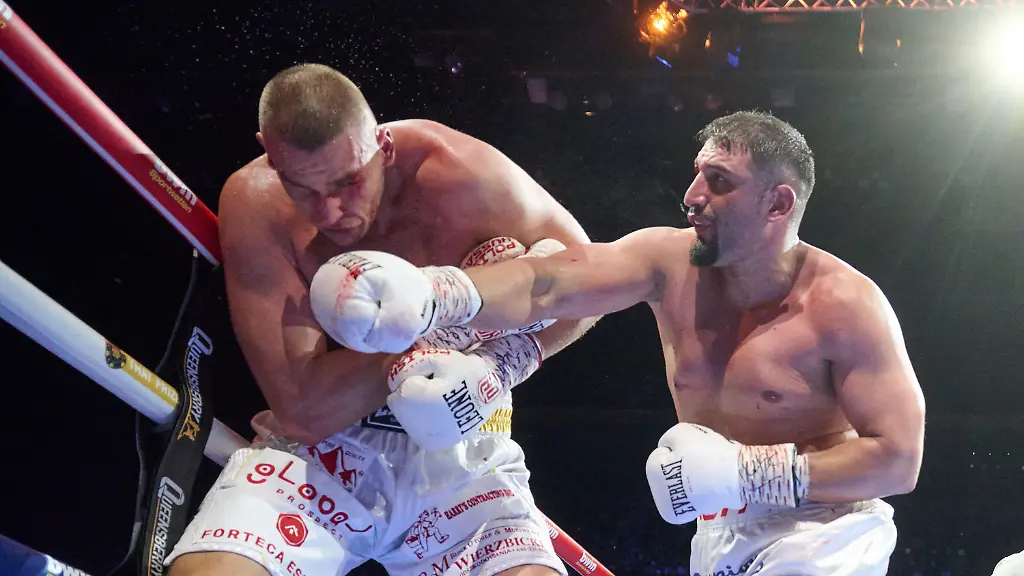 10-01-2026-Nordrhein-Westfalen-Oberhausen-Boxen-Schwergewicht-WBC-Kabayel-Deutschland-Knyba-Polen-Koenig-Pilsener-Arena-Agit-Kabayel-r-in-Aktion-gegen-Damian-Knyba