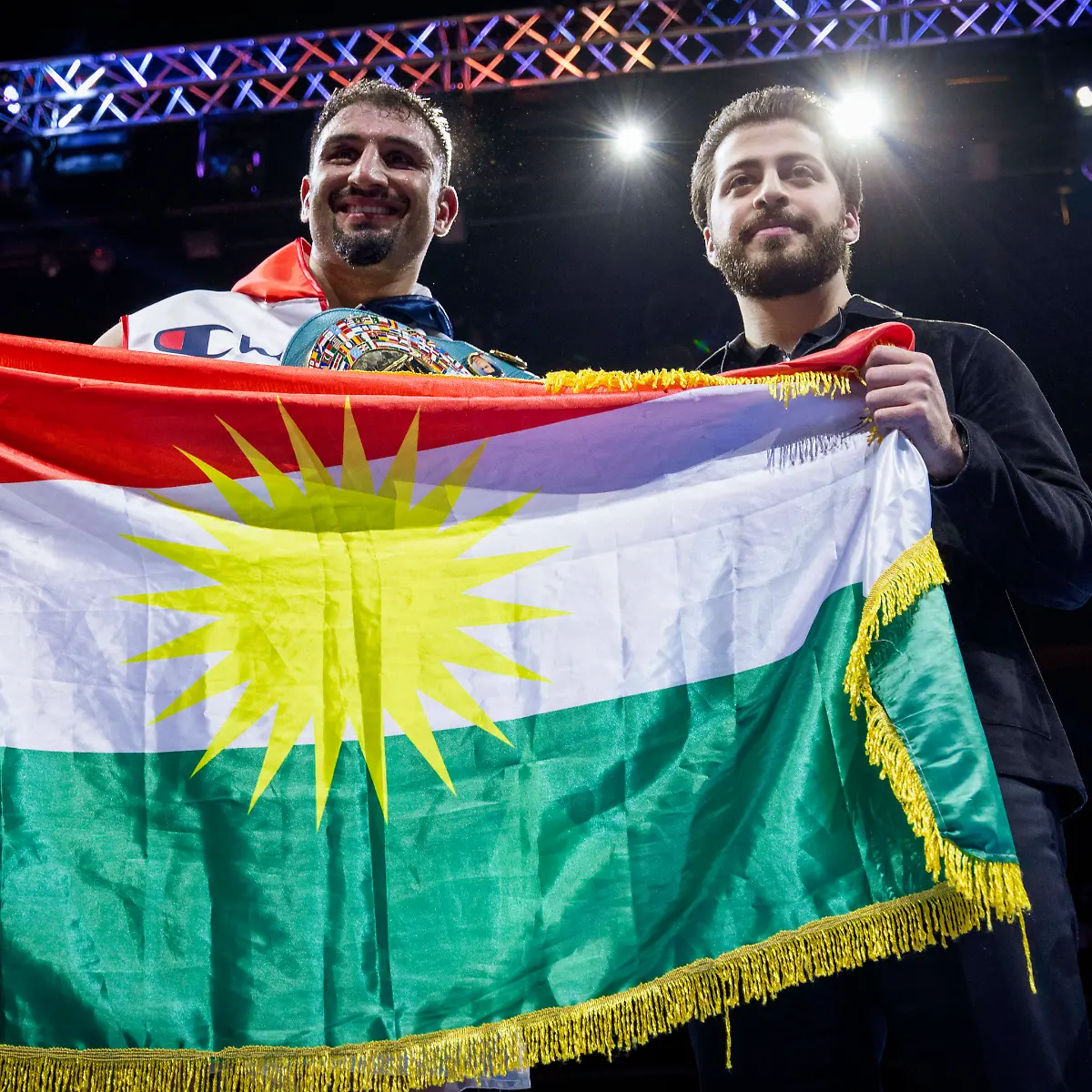 Oberhausen-Germany-10th-Jan-2026-Agit-Kabayel-mit-Areen-Masrour-Barzani-Agit-Kabayel-Germany-vs-Damian-Knyba-Poland-Boxing-Boxen-10-01