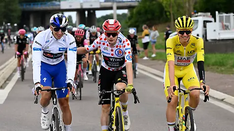 Tour-de-France-2025-Stage-21-PARIS-CHAMPS-ELYSEES-FRANCE-JULY-27-Lipowitz-Florian-GER-of-Red-Bull-BORA-Hansgrohe-Vingegaard-Jonas-DEN-of-Team-Visma-Lease-a-Bike-Pogacar-Tadej-SLO-of-UAE-Team-Emirates-during-stage-21-of-the-112th-edition-of-Tour-de-France-an-UCI-World-Tour-2