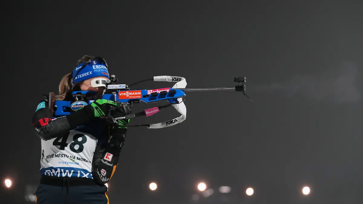 Biathlon-Weltcup-in-Tschechien-12-5-km-Einzel-Frauen-Franziska-Preuss-aus-Deutschland-beim-Anschiessen