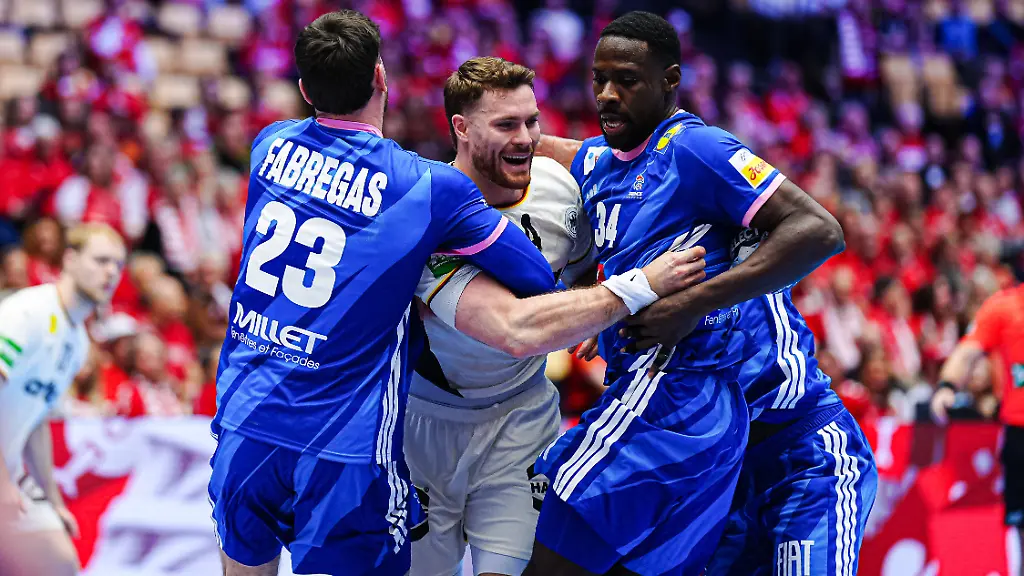 Ludovic-Fabregas-Frankreich-23-Johannes-Golla-Deutschland-04-Karl-Konan-Frankreich-34-DEN-Deutschland-vs-Frankreich-Handball-EHF-Europameisterschaft-2026-Hauptrunde-Spieltag-4-28-01-2026-DEN-Deutschland-vs-Frankreich-Handball-EHF-Europameisterschaft-2026-Hauptrunde-Spieltag-4-28-01