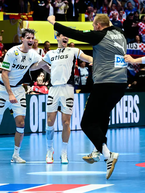 Herning-Handball-EM-2026-Halbfinale-Deutschland-Kroatien-Julian-Koester-Koester-Deutschland-Rune-Dahmke-Deutschland-Torhueter-David-Spaeth-David-Spaeth-Deutschland-Marko-Grgic-Deutschland-Schlussjubel-Schlussjubel-Emotion-Freude-Herning-Jyske-Bank-Boxen-Daenemark-Herning-Handball-EM-2026-Semifinal-Germany-Croatia-Julian-Koester-Koester-Germany-Rune-Dahmke-Germany-Goalkeeper-David-Spaeth-David-Spaeth-Germany-Marko-Grgic-Germany-Final-cheer-Final-cheer-Emotion-Joy-Herning-Jyske-Bank-Boxing-Denmark