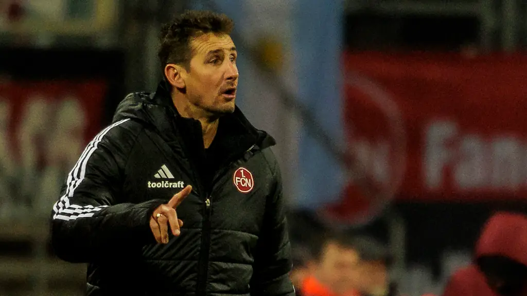 Nuernberg-Deutschland-30-Januar-2026-2-Liga-2025-2026-FC-Nuremberg-vs-Preussen-Muenster-Im-Bild-Trainer-coach-Miroslav-Klose-FCN-gestikuliert-auf-dem-Spielfeld-pitch