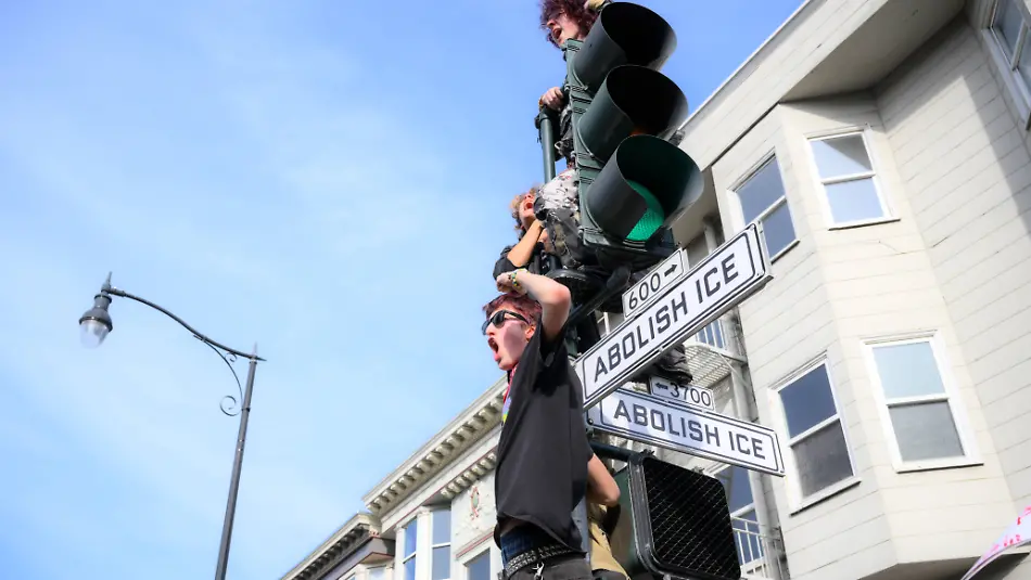 Massive-crowd-marched-in-San-Francisco-for-National-Shutdown-to-protest-ICE-operations-SAN-FRANCISCO-CALIFORNIA-JANUARY-30-Thousands-of-students-workers-and-anti-ICE-Immigration-and-Customs-Enforcement-protesters-are-gathered-at-Dolores-Park-and-marched-to-the-City-Hall-as-they-show-solidarity-with-Minneapolis-in-protest-for-ICE-operations-cross-country-in-San-Francisco-California-United-States-on-January-30-2026-Tayfun-Coskun-Anadolu-California-United-States-Editorial-use-only-Please-get-in-touch-for-any-other-usage