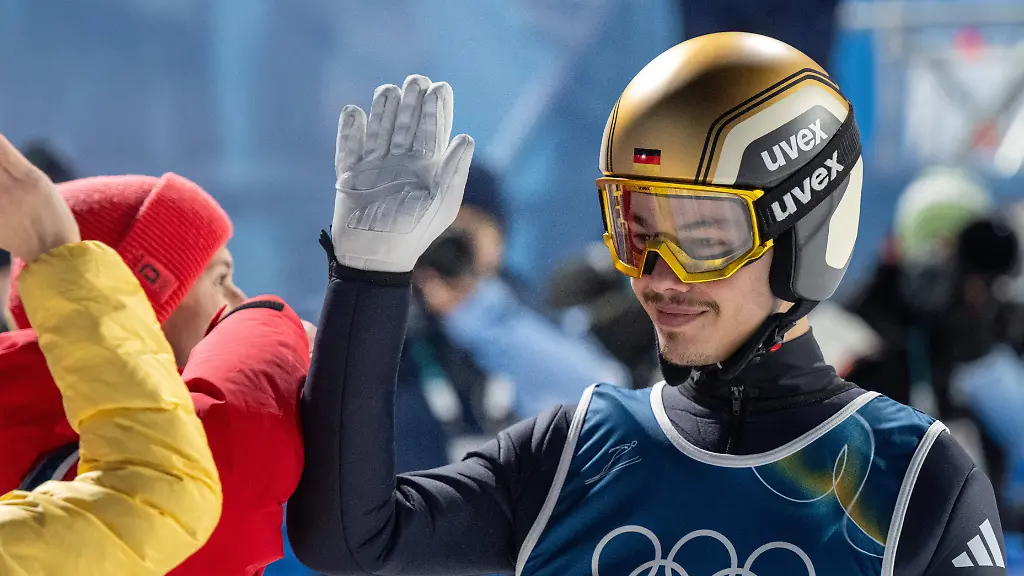 OLYMPICS-Winter-Olympic-Games-Olympische-Spiele-Olympia-OS-Milano-Cortina-2026-VAL-DI-FIEMME-ITALY-10-FEB-26-OLYMPICS-Ski-jumping-Skispringen-Ski-nordisch-Winter-Olympic-Games-Milano-Cortina-2026-normal-hill-mixed-team-Image-shows-Philipp-Raimund-GER