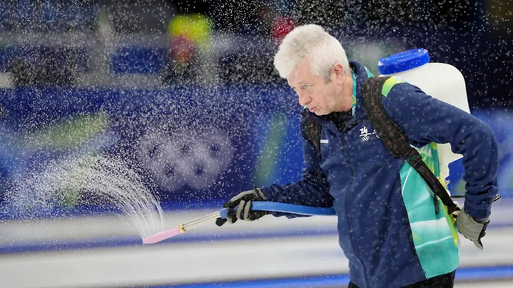 Olympics-Curling-Mixed-Doubles-Round-Robin-Feb-5-2026-Cortina-d-Ampezzo-Italy-World-Curling-Federation-head-of-ice-services-Mark-Callan-treats-the-ice-during-curling-mixed-doubles-round-robin-competition-during-the-Milano-Cortina-2026-Olympic-Winter-games-Winterspiele-Spiele-Summer-games-at-Cortina-Curling-Olympic-Stadium