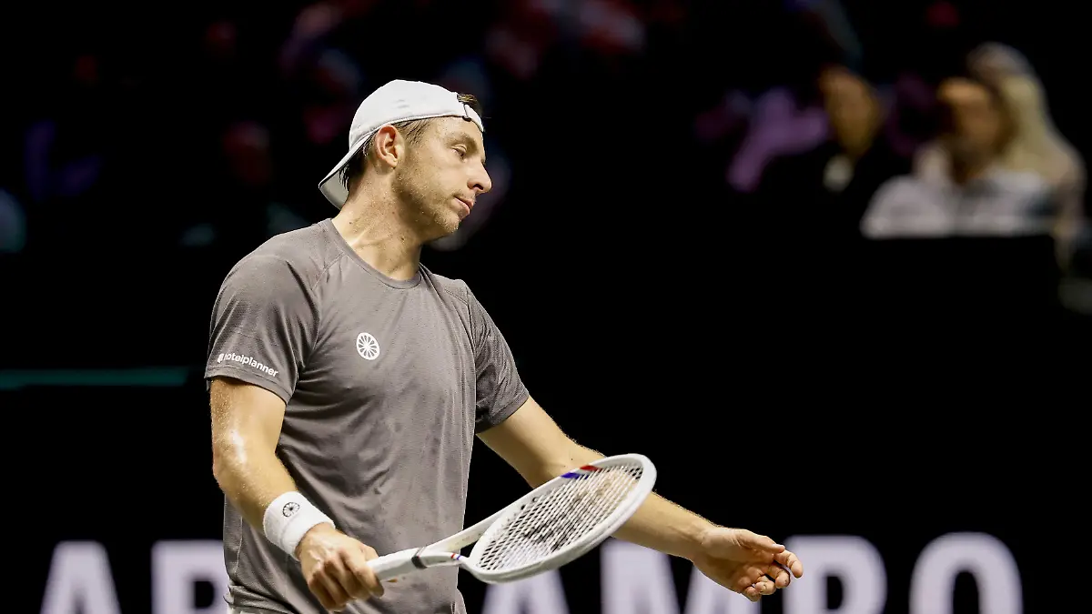 2026-02-13-21-20-30-ROTTERDAM-Tallon-Griekspoor-im-Spiel-gegen-Felix-Auger-Aliassime-waehrend-des-Viertelfinals-am-fuenften-Tag-des-ABN-AMRO-Tennisturniers-in-Ahoy-Rotterdam