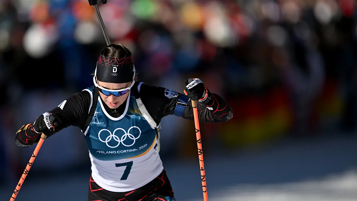 15-02-2026-Italien-Antholz-Olympia-Olympische-Winterspiele-Mailand-Cortina-2026-Biathlon-Frauen-Verfolgung-10-Kilometer-in-der-Anterselva-Biathlon-Arena-Franziska-Preuss-aus-Deutschland-auf-der-Strecke