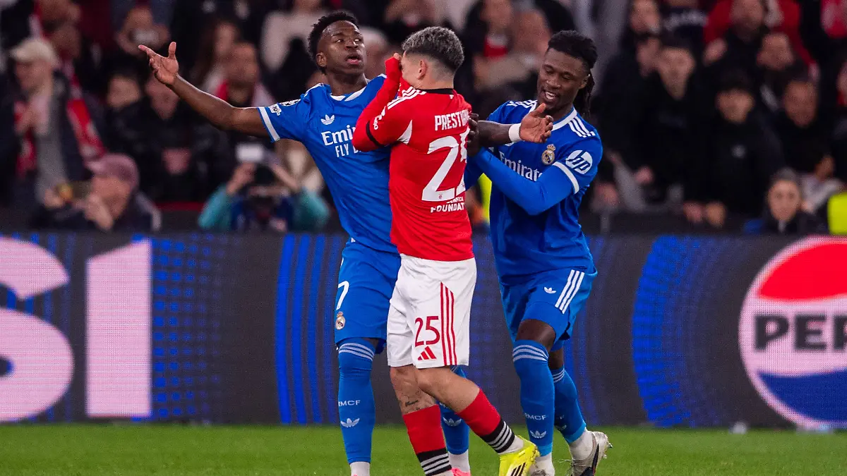 February-17-2026-Lisbon-Lisboa-Portugal-Gianluca-Prestianni-of-SL-Benfica-seems-with-Vinicius-Junior-of-Real-Madrid-CF-during-the-UEFA-Champions-League-2025-26-League-Knockout-Play-off-First-Leg-match-between-SL-Benfica-and-Real-Madrid-C-F-at-Estadio-do-SL-Benfica-on-February-17-2026-in-Lisbon-Portugal