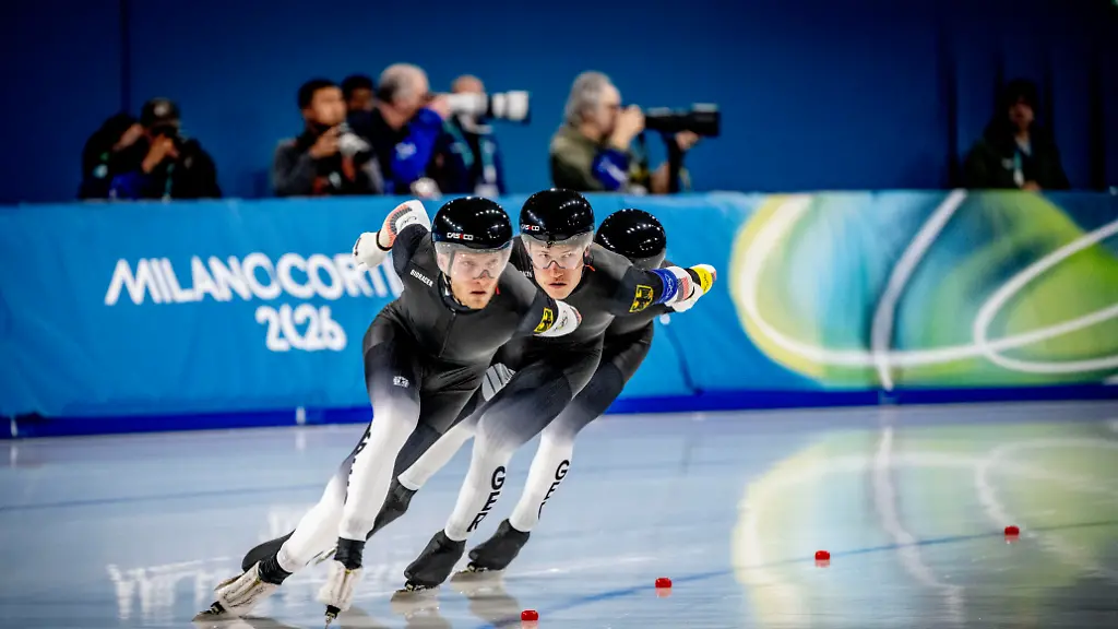 MILAN-Team-Germany-in-action-during-the-quarter-finals-of-the-men-s-team-pursuit-in-the-men-s-long-track-speed-skating-final-Milano-Speed-Skating-Stadium-Olympic-Winter-Games-Milan-Cortina-2026-ROBIN-UTRECHT
