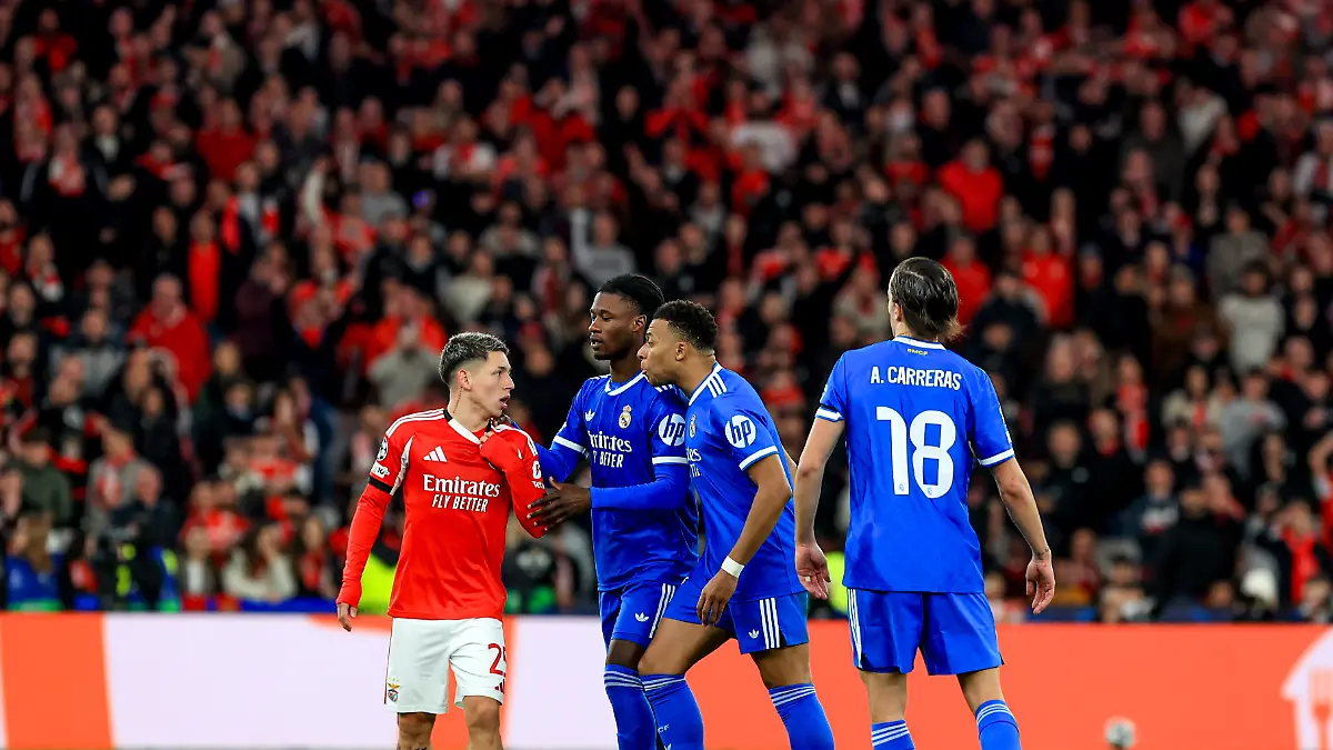 February-17-2026-Lisbon-Lisbon-Portugal-EstAA-dio-da-Luz-Kylian-MbappAA-of-Real-Madrid-CF-reacts-with-Gianluca-Prestianni-of-SL-Benfica-during-the-UEFA-Champions-League-2025-26-League-Knockout-Play-off-First-Leg-match-between-SL-Benfica-and-Real-Madrid-C-F-at-Estadio-do-SL-Benfica-on-February-17-2026-in-Lisbon-UEFA-Champions-League-2025-26-League-Knockout-Play-off-SL-Benfica-vs-Real-Madrid-C-F