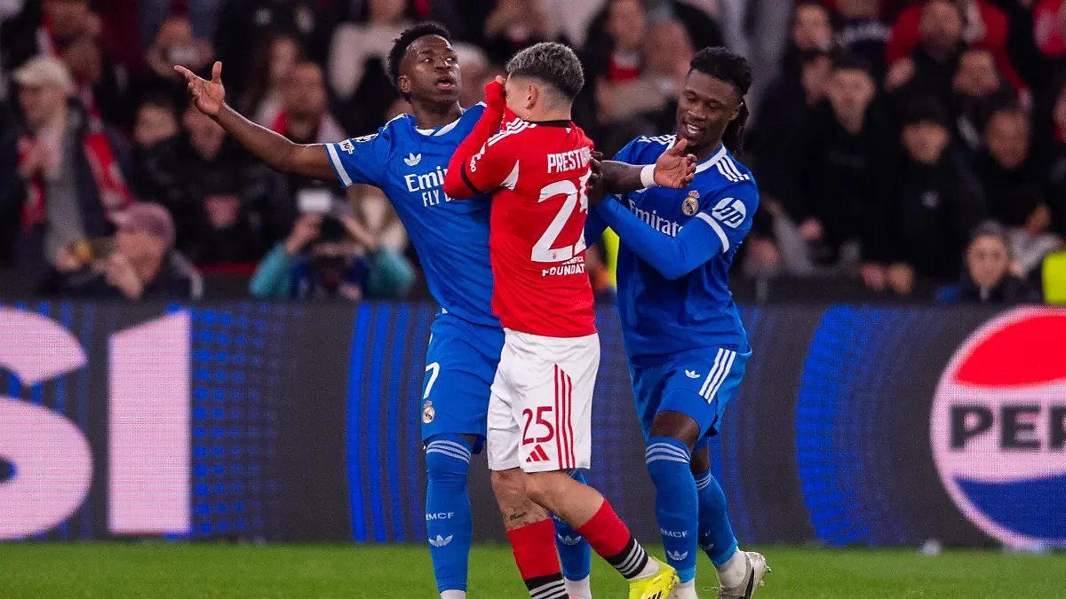 February-17-2026-Lisbon-Lisboa-Portugal-Gianluca-Prestianni-of-SL-Benfica-seems-with-Vinicius-Junior-of-Real-Madrid-CF-during-the-UEFA-Champions-League-2025-26-League-Knockout-Play-off-First-Leg-match-between-SL-Benfica-and-Real-Madrid-C-F-at-Estadio-do-SL-Benfica-on-February-17-2026-in-Lisbon-Portugal