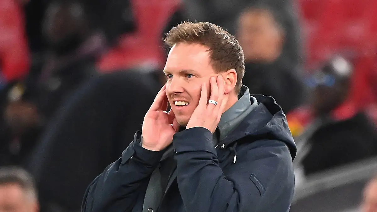 Bundestrainer-Julian-NAGELSMANN-GER-skeptisch-verwundert-Einzelbild-angeschnittenes-Einzelmotiv-Halbfigur-halbe-Figur-Fussball-Laenderspiel-Deutschland-Ghana-2-1-am-30-03