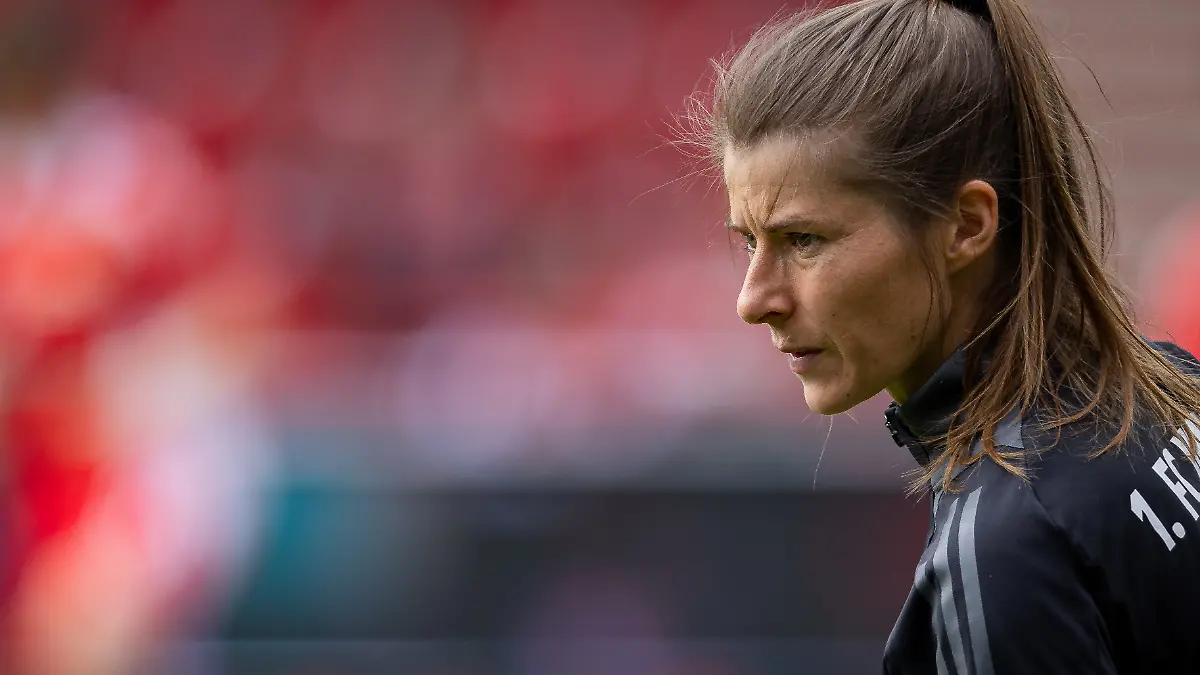 Berlin-Germany-13th-April-2025-Assistant-coach-Marie-Louise-Eta-of-Union-Berlin-seen-during-the-2-Frauen-Bundesliga-match-between-Union-Berlin-and-Ingolstadt-at-the-Stadion-An-der-Alten-Foersterei-in-Berlin