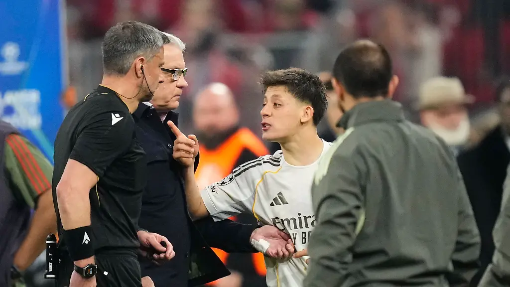 FC-Bayern-Muenchen-v-Real-Madrid-CF-UEFA-Champions-League-2025-26-Quarter-Final-Second-Leg-Arda-Guler-attacking-midfield-of-Real-Madrid-and-Turkiye-protest-to-referee-after-the-UEFA-Champions-League-2025-26-Quarter-Final-Second-Leg-match-between-FC-Bayern-Muenchen-and-Real-Madrid-CF-at-Football-Arena-Munich-on-April-15-2026-in-Munich-Germany-Munich-Germany-PUBLICATIONxNOTxINxFRA-Copyright-xJosexBretonx-originalFilename-bretonhernandez-fcbayern260415-npeJi