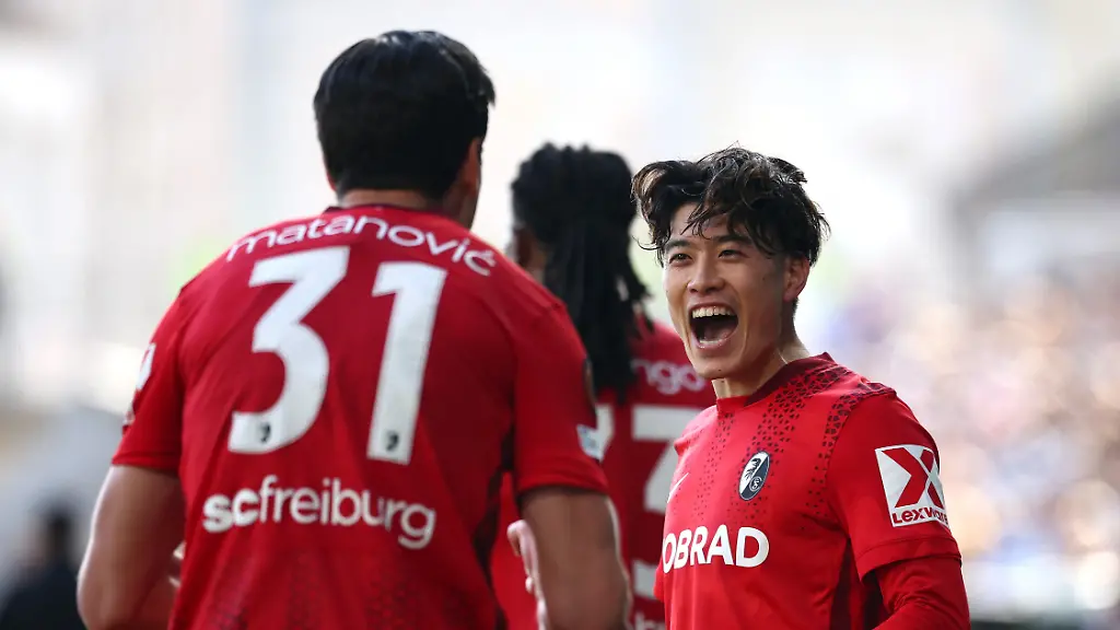 Soccer-Football-UEFA-Europa-League-Quarter-Final-Second-Leg-Celta-Vigo-v-SC-Freiburg-Estadio-de-Balaidos-Vigo-Spain-April-16-2026-SC-Freiburg-s-Yuito-Suzuki-celebrates-scoring-their-second-goal-with-Igor-Matanovic-REUTERS-Pedro-Nunes