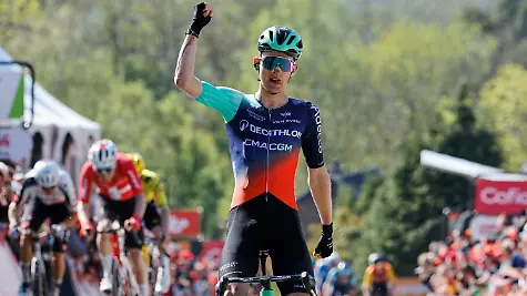 Paul-Seixas-of-France-crosses-the-finish-line-ahead-of-Benoit-Cosnefroy-of-France-far-left-Mauro-Schmid-of-Switzerland-second-left-and-Ben-Tulett-of-Britain-rear-in-yellow-to-win-the-Belgian-cycling-classic-Fleche-Wallonne-Walloon-Arrow-in-Huy-Belgium-Wednesday-April-22-2026