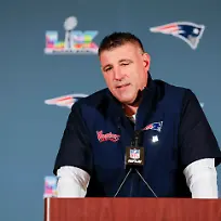 SANTA-CLARA-CA-FEBRUARY-05-New-England-Patriots-head-coach-Mike-Vrabel-answers-questions-during-the-Thursday-press-conference-PK-Pressekonferenz-on-Thursday-February-5th-at-the-Santa-Clara-Marriott-in-Santa-Clara-CA