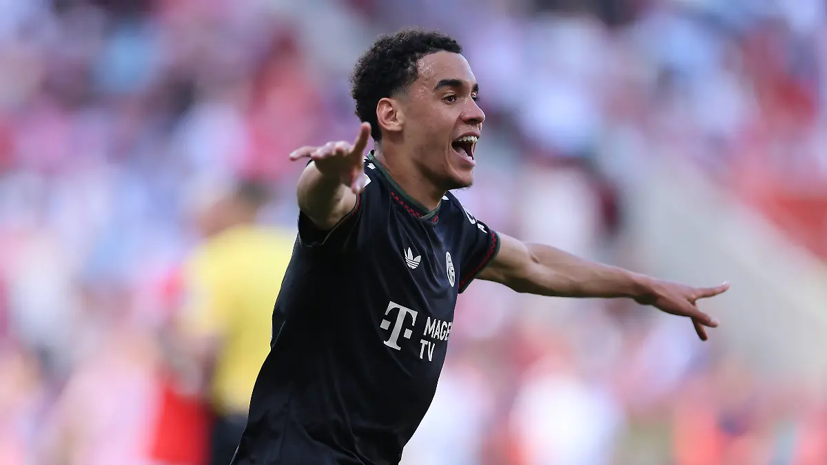 25-04-2026-Fussball-Bundesliga-1-FSV-Mainz-05-FC-Bayern-Muenchen-v-l-Torjubel-zum-3-3-durch-Jamal-Musiala-FC-Bayern-Muenchen-Goal-celebration-celebrate-the-goal-DFL-DFB-REGULATIONS-PROHIBIT-ANY-USE-OF-PHOTOGRAPHS-AS-IMAGE-SEQUENCES-AND-OR-QUASI-VIDEO
