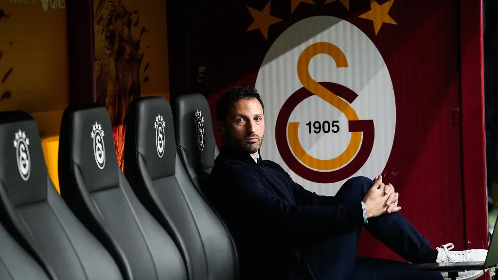 Galatasaray-SK-v-Fenerbahce-SK-Trendyol-Super-Lig-Manager-of-Fenerbahce-Domenico-Tedesco-looks-on-during-the-Trendyol-Super-League-match-between-Galatasaray-and-Fenerbahce-at-Rams-Park-in-Istanbul-Turkey-on-April-26-2026-Istanbul-Istanbul-Turkey-PUBLICATIONxNOTxINxFRA-Copyright-xYagizxGurtugx-originalFilename-gurtug-galatasa260426-npeM0