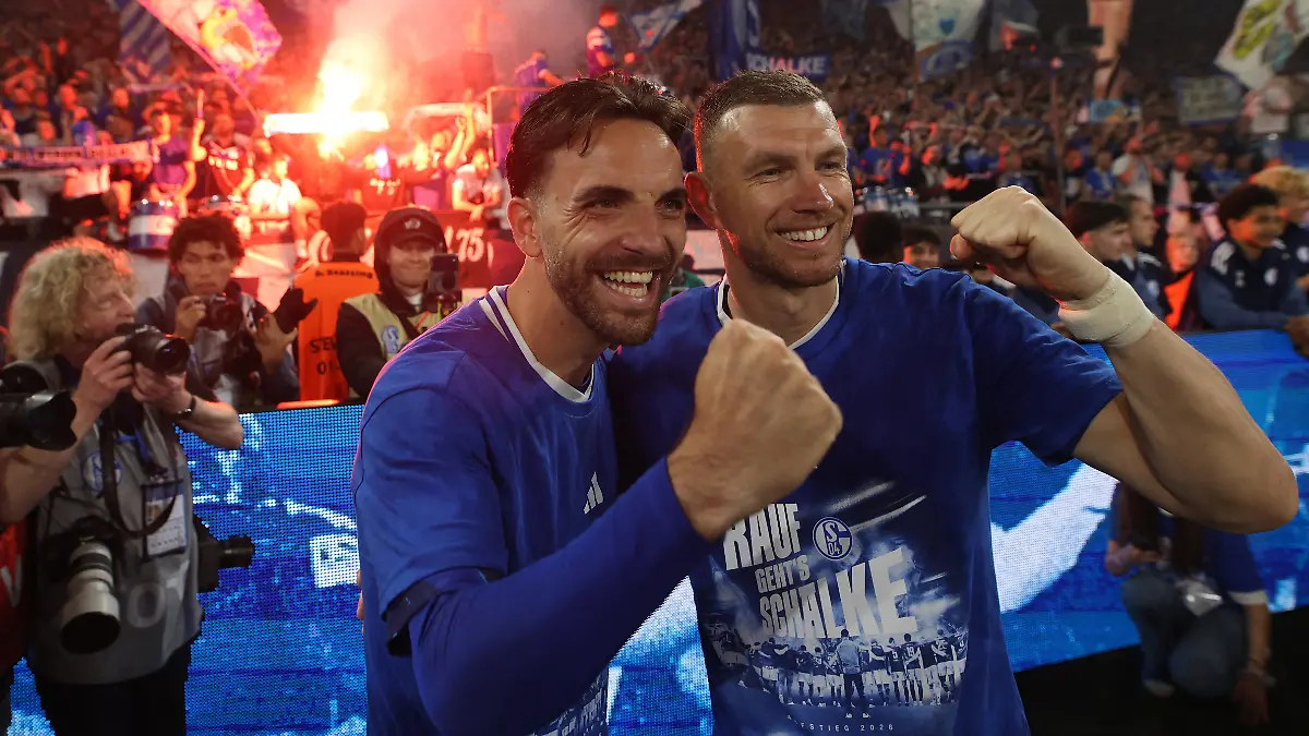 Soccer-Football-2-Bundesliga-Schalke-04-v-Fortuna-Dusseldorf-Veltins-Arena-Gelsenkirchen-Germany-May-2-2026-Schalke-04-s-Kenan-Karaman-celebrates-with-Edin-Dzeko-after-winning-promotion-to-the-Bundesliga-REUTERS-Thilo-Schmuelgen-DFL-REGULATIONS-PROHIBIT-ANY-USE-OF-PHOTOGRAPHS-AS-IMAGE-SEQUENCES-AND-OR-QUASI-VIDEO