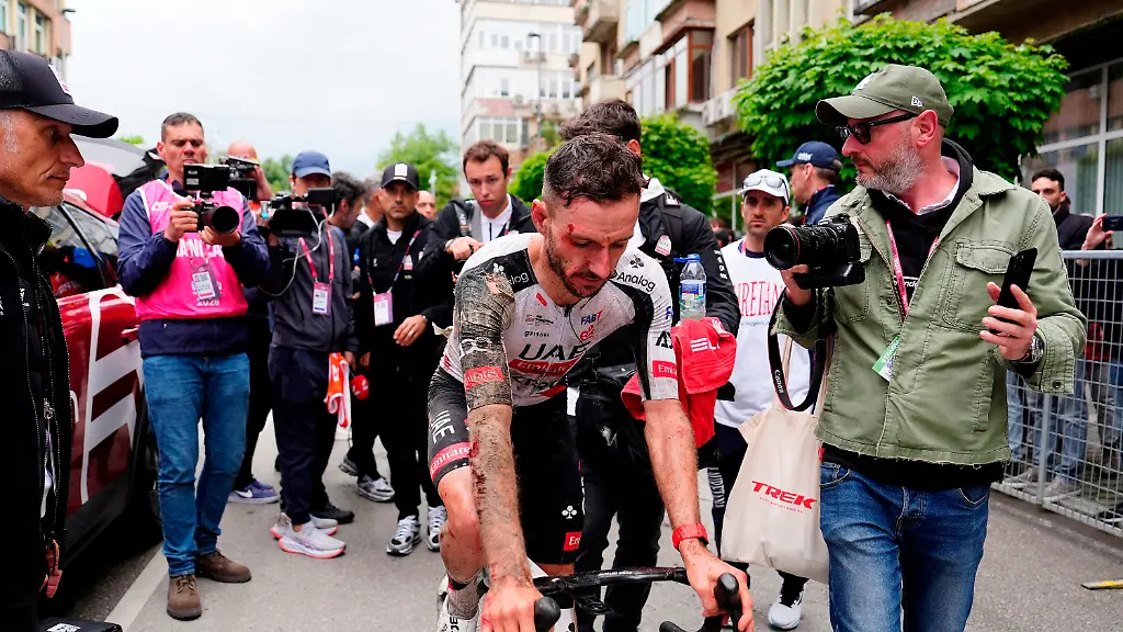 Britain-s-Adam-Yates-after-completing-the-second-stage-of-the-Giro-d-Italia-cycling-race-from-Burgas-to-Veliko-Tarnovo-Bulgaria-Saturday-May-9-2026