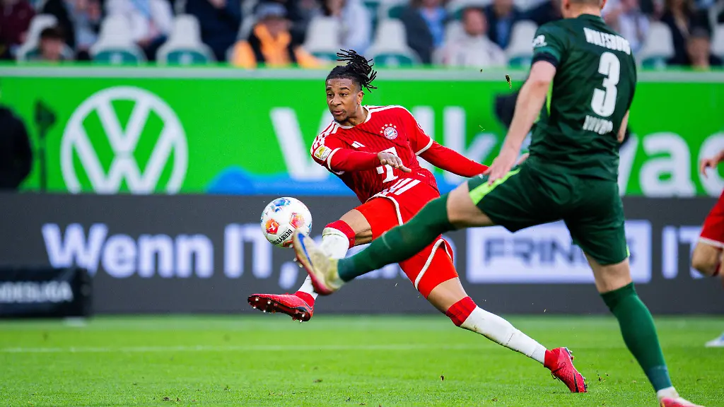 09-05-2026-Fussball-2025-2026-1-Bundesliga-33-Spieltag-VfL-Wolfsburg-FC-Bayern-Muenchen-L-R-Michael-Olise-Muenchen-Denis-Vavro-Wolfsburg-DFL-REGULATIONS-PROHIBIT-ANY-USE-OF-PHOTOGRAPHS-AS-IMAGE-SEQUENCES-AND-OR-QUASI-VIDEO