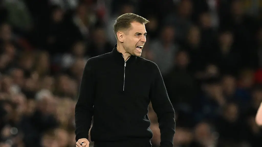 Southampton-v-Middlesbrough-EFL-Sky-Bet-Championship-Play-Off-Second-Leg-Southampton-manager-Tonda-Eckert-during-the-EFL-Sky-Bet-Championship-Play-Off-Second-Leg-match-between-Southampton-and-Middlesbrough-at-the-St-Mary-s-Stadium-Southampton-UK-on-12-May-2026-Southampton-St-Mary-s-Stadium-Hampshire-UK-Editorial-use-only-DataCo-restrictions-apply-See-www-football-dataco