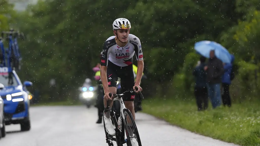 Spains-Igor-Arrieta-Lizarraga-of-UAE-Team-Emirates-XRG-during-Stage-5-of-the-Giro-dItalia-from-Praia-a-Mare-to-Potenza-Italy-Wednesday-May-13-2026