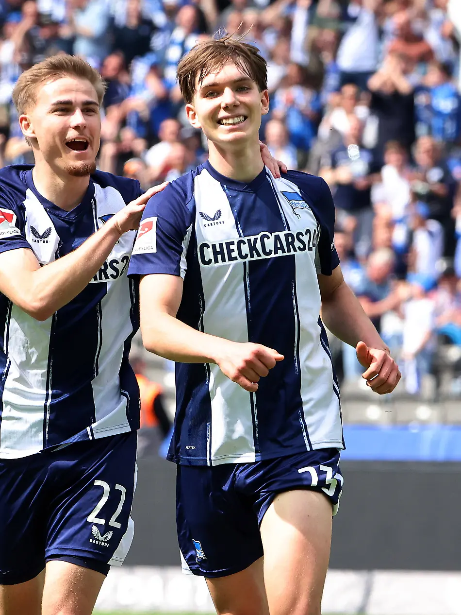 Kennet-Eichhorn-jubelt-nach-Tor-zum-1-0-mit-Marten-Winkler-Freude-Emotion-Fussball-Fussball-DFL-2-Bundesliga-Herren-33-Spieltag-Saison-2025-2026-10-05-2026-Hertha-BSC-Berlin-vs
