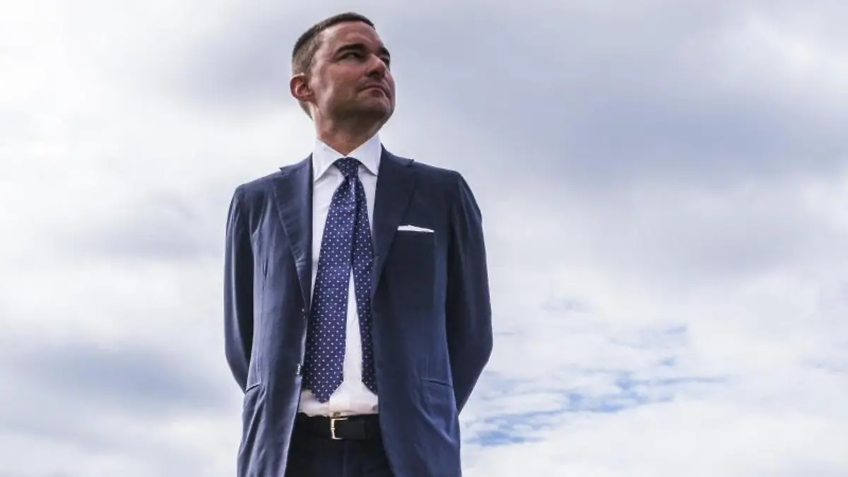 Investor-Lars-Windhorst-von-der-Tennor-Holding-steht-am-Pier