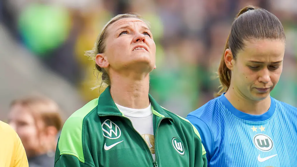 Deutschland-Fussball-DFB-Pokal-Frauen-2025-2026-Finale-VfL-Wolfsburg-vs-Bayern-Muenchen-RheinEnergieStadion-Koeln-Portraitfoto-Portrait-Einzelaufnahme-Portraet-Alexandra-Popp-VfL-Wolfsburg-Frauen-11-Koeln-Germany-Soccer-DFB-Cup-Women-2025-2026-Final-VfL-Wolfsburg-vs-Bayern-Munich-RheinEnergieStadion-Cologne-Portrait-photo-portrait-single-shot-portrait-Alexandra-Popp-VfL-Wolfsburg-Women-11-Cologne-Copyright-xAymanxAlahmedx